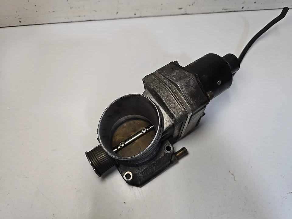 Corpo do acelerador Bosch 0205003001 BMW E31 850i/850Ci/850CSi E32 750i/750iL 1987-96 - Imagem 2 de 4