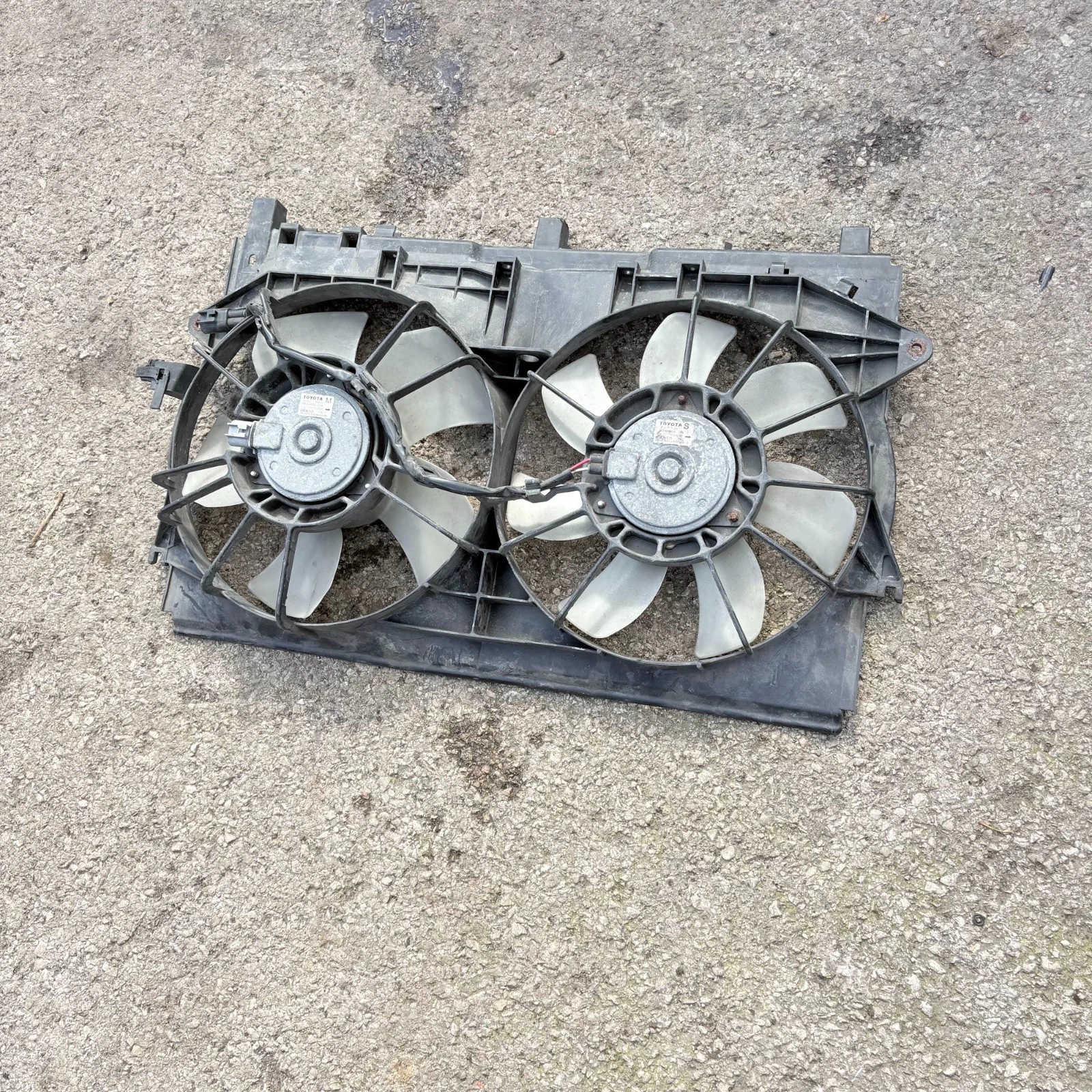 Toyota Corolla E12 NDE120 radiator cooling fan assembly actual item rear view