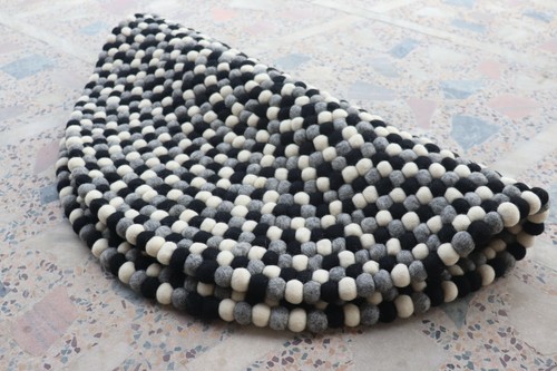 300 cm Wool Felt Ball Rug Felt Cloud Carpet Room Felt Rug 100% wool and handmade - Picture 7 of 7