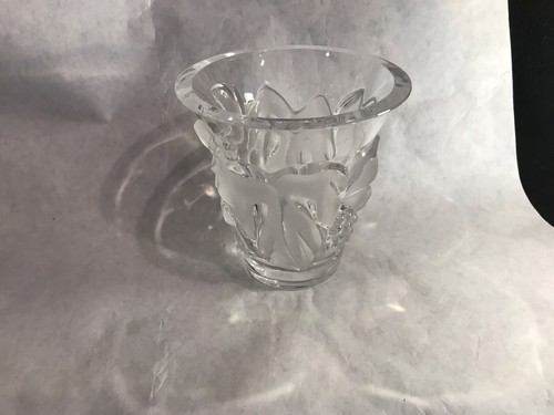 LALIQUE GRAPE LEAF SAUMUR pattern CLEAR FROSTED CRYSTAL GLASS VASE 5.25" signed - Picture 11 of 11