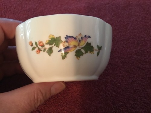 Small Aynsley Fine Bone China Dish - Picture 4 of 5