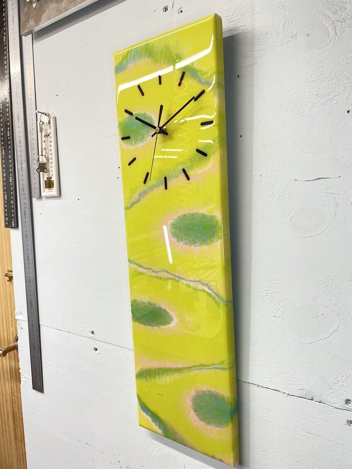 Lime Green and Pink Rectangular Abstract Resin Wall Clock Goedkope limited edition