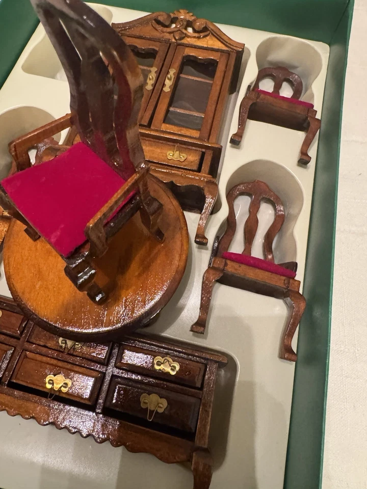 Muebles de comedor de madera estilo Chippendale para casa de muñecas miniatura 1:12 de colección 7 piezas Foto 4 de 4