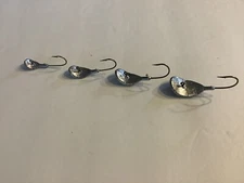  5 unpainted wobble head jigs, 4 sizes 1/16,/1/8,1/4,& 3/8 oz unpainted