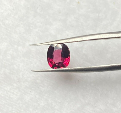 1.73 CTS, RHODOLITE GARNET OVAL 7.4 X 6.5 X 4 MM CHERRY RED, VVS UNTREATED
