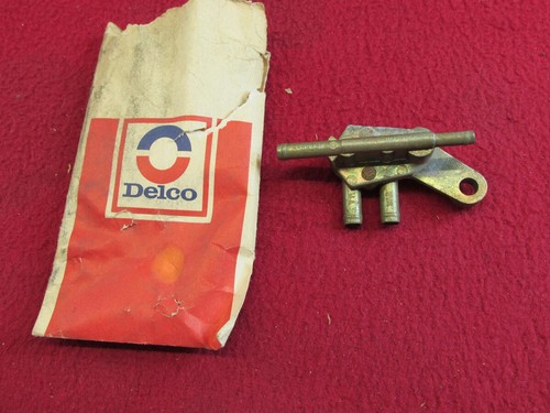 NOS DELCO WINDSHIELD WIPER WASHER BLOCK WITH 4 PORTS "88291-1" "P-88287-1"