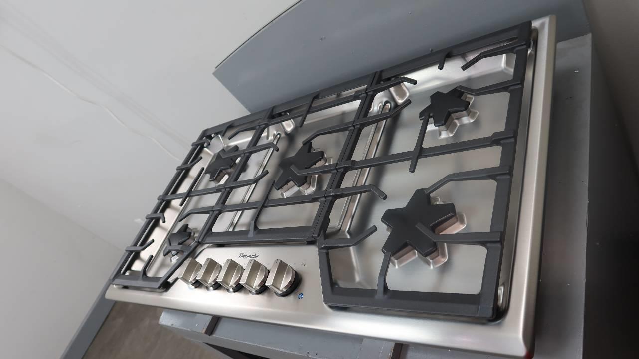 Thermador Masterpiece Series 36" Stainless 5 Sealed Burner Gas Cooktop