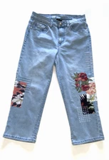 DG2 Diane Gilman Jeans Womens Size 8 Light Wash Embroidered Floral Cropped Denim