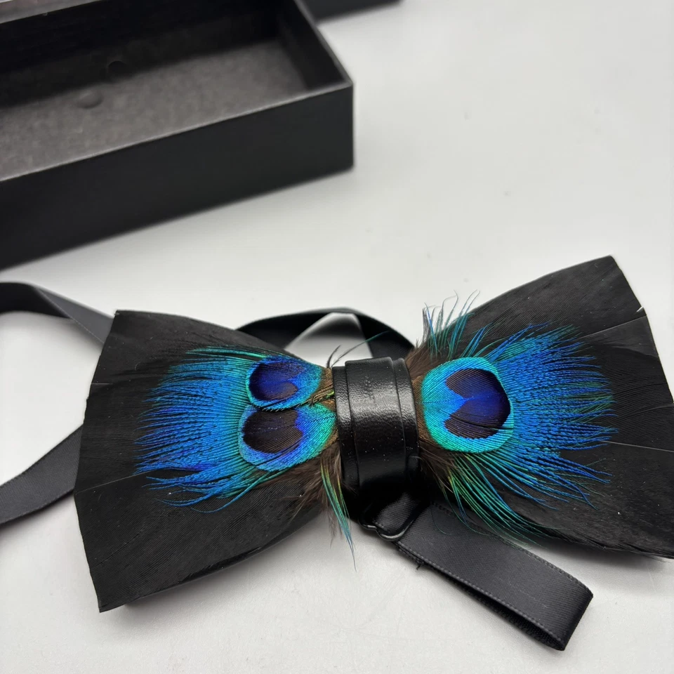 Pajarita de lujo colección pluma de pavo real pajarita y boutonnière nueva en caja Foto 3 de 4