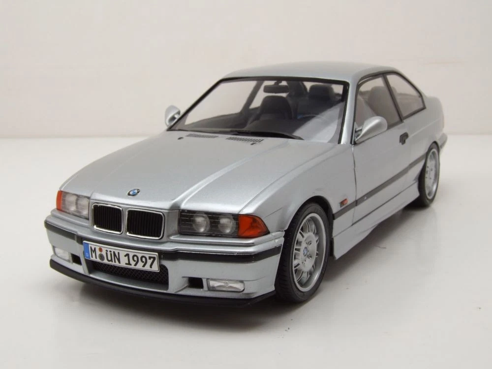Modellino Auto BMW 850 CSI E31 1992 Argento Artico Metallizzato &ndash; Solido 1/18 Pressofuso