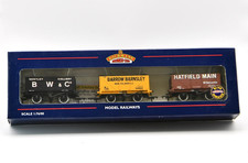 Bachmann 37-105Y 8 Plank Wagon Set Barrow/Bentley/Hatfield, OO Gauge, Boxed