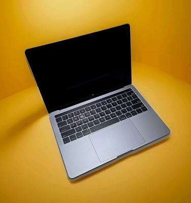 Apple MacBook Pro 13'' i7 2.7GHz - A1989 Parts / Repair/Powers On/No Scratches