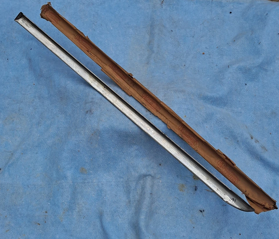 1946-1948 Plymouth P15 Special Deluxe 4D NOS MoPar moldura de painel quarto esquerdo - Imagem 4 de 4