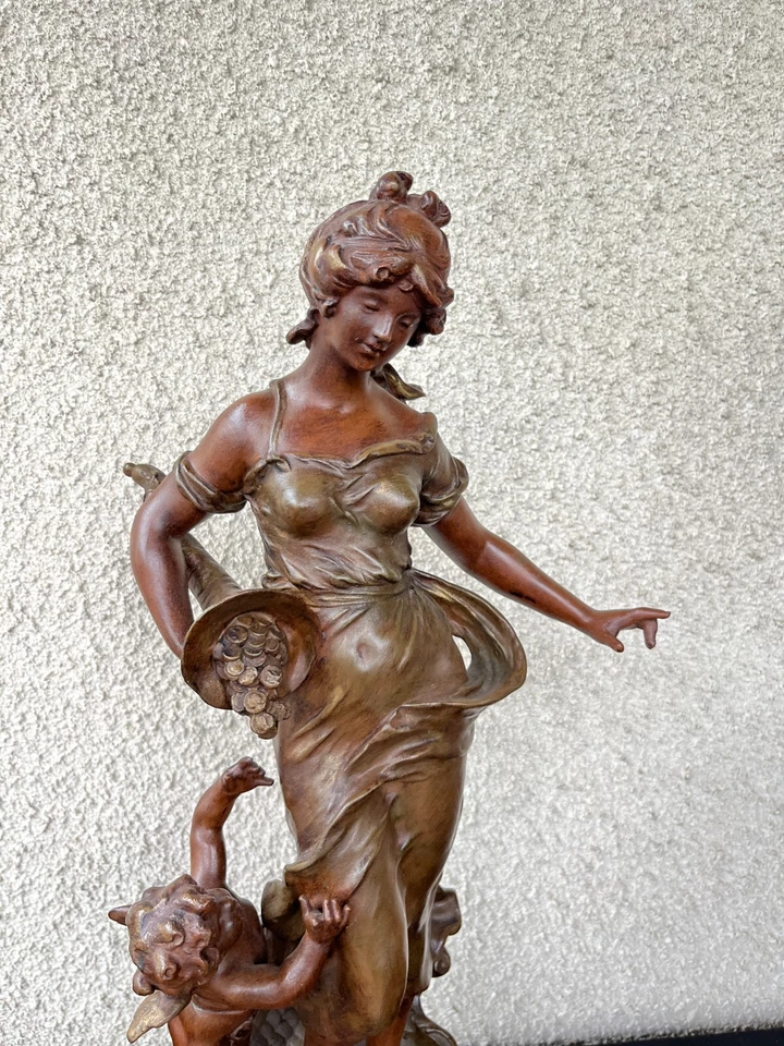 Sculpture "Char de l'Abondance" Auguste Moreau – Femme et Putto en régule - Photo 4/4