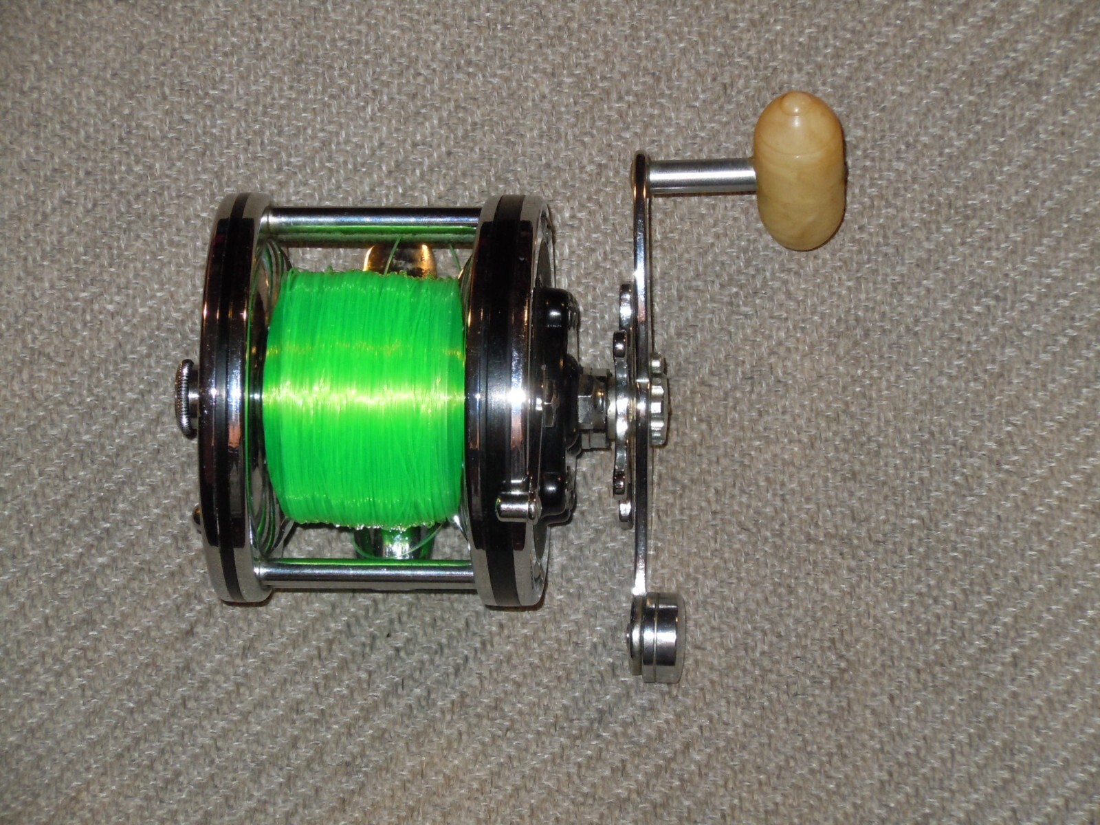 Vintage Penn 1/0 Senator 110 Fishing Reel Cream Swirl Torpedo Handle