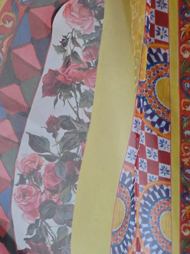 Dolce & Gabbana Rectangle Silk Scarf Roses Carretto Style - Image 4 of 4