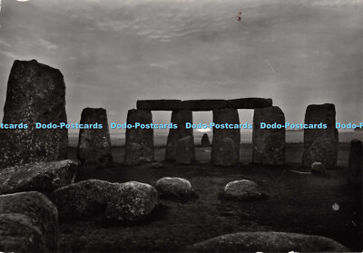 D081191 Stonehenge. Wiltshire. Sunrise. Ministerium für öffentliche Gebäude und Arbeiten. C