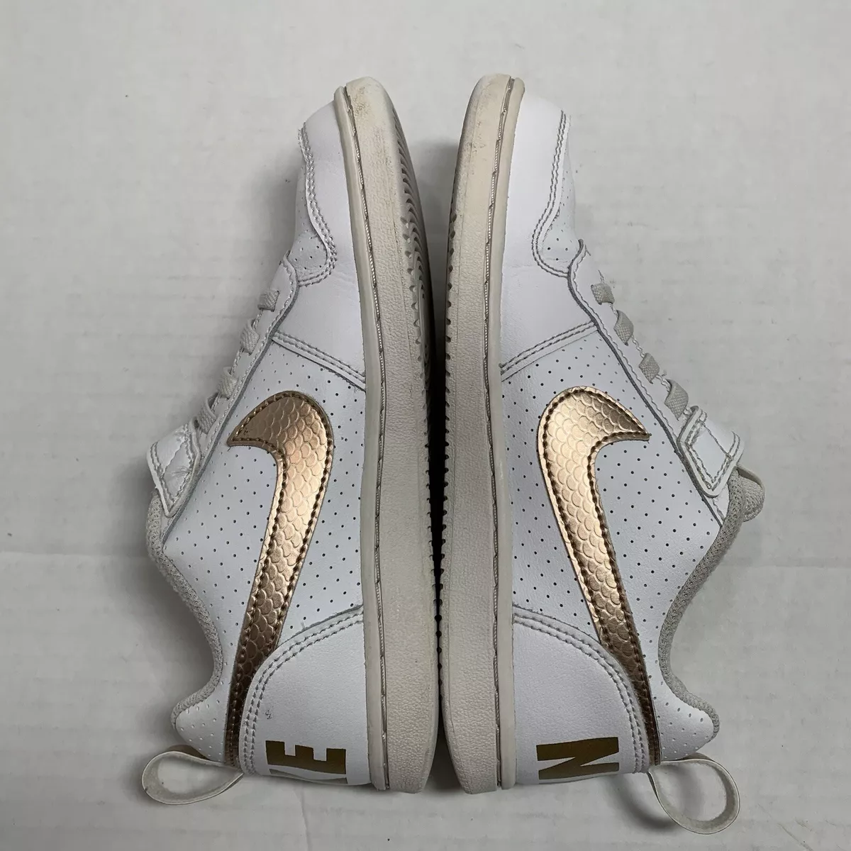 Nike Kids Girls Size 1.5Y Court Borough Low White Gold Elastic Laces BV0748 100