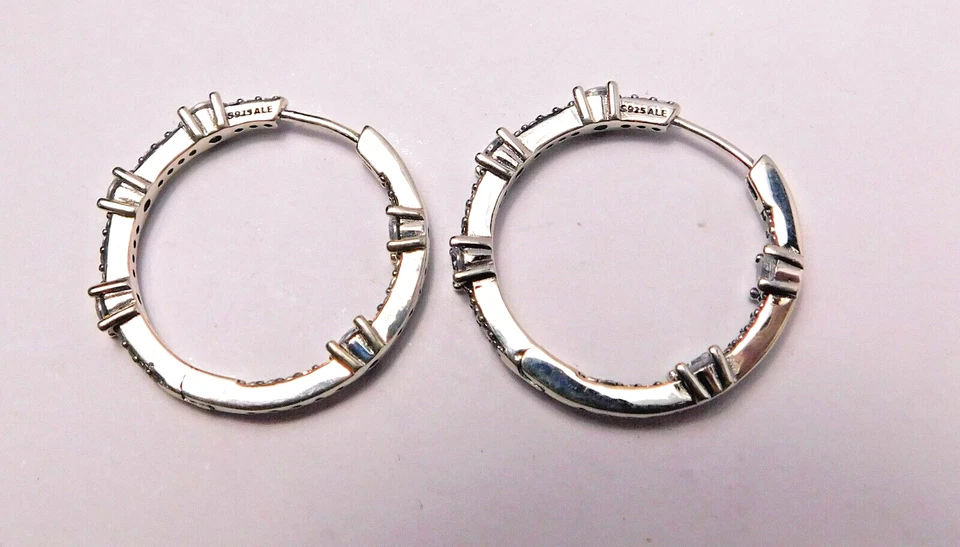 Auténticos Pendientes Pandora, Aros de Barra Pave Brillante, #290043C01 Foto 2 de 4