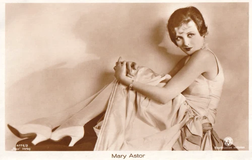 MARY  ASTOR  -hollywood "vamp"  PIN-UP/CHEESECAKE  1930s VERLAG postcard/ RARE