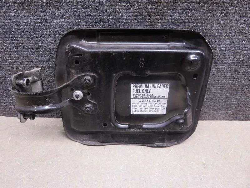 Subaru Impreza 2004 puerta de llenado de combustible *Java Black Pearl* (pequeño defecto en la pintura) Foto 2 de 4