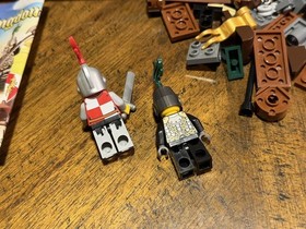 LEGO Castle: Knight's Showdown (7950)  Complete with box / Instructions