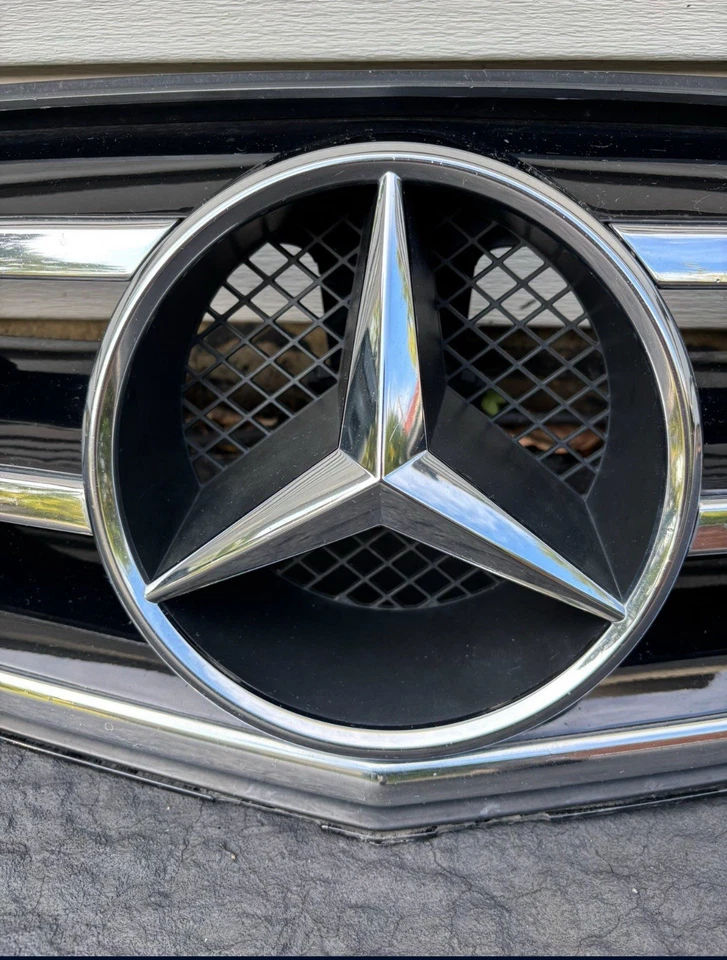 Parrilla delantera deportiva Mercedes-Benz W204 C250/C300/C350 - OEM - 2012-2014 Facelift Foto 2 de 3