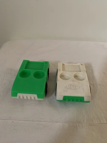 Vtg Fisher Price Little People Airport #996 Two Set Luggage White Green Car Lot