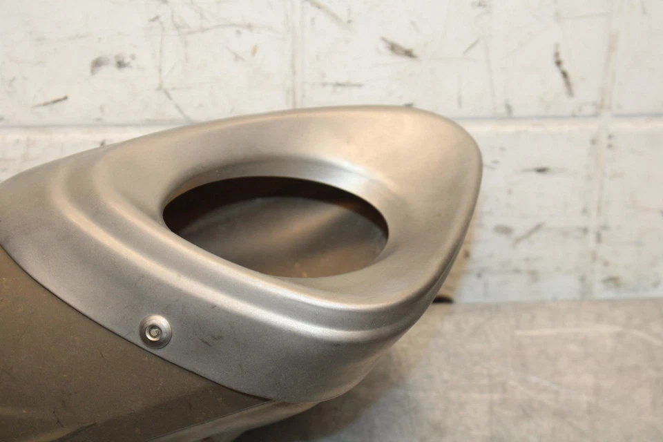 2015 Yamaha FZ09 REAR BACK MUFFLER EXHAUST PIPE COVER HEAT SHIELD GUARD BB69 - Image 2 of 4