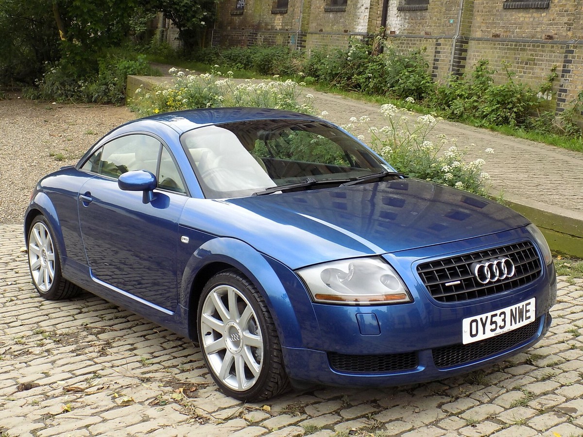 TRISTARcolor Peinture Voiture Kit Bombes De Peinture 2K Pour Audi Z5C Mauritius Blau Perl Metallic Peinture De Base 2 Composants Vernis Clair Aérosol