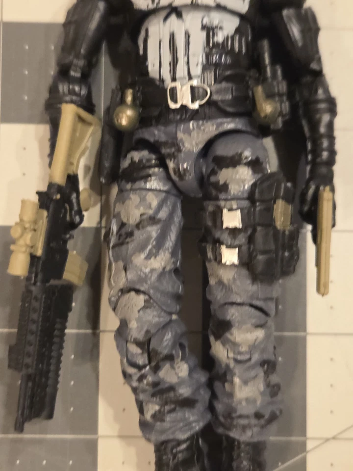 Marvel Legends Punisher 80th Anniversary - Image 3 of 4