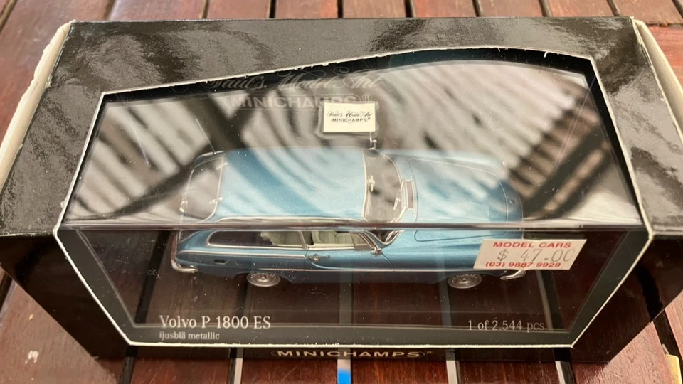 1/43 Minichamps 1971 Volvo P1800 ES Estate Ice Blue Metallic Model Car 430171610 - Image 2 of 3
