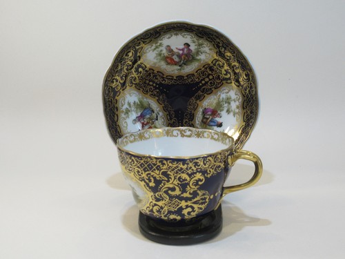 19TH CENTURY MEISSEN (GERMAN) PORCELAIN TEA CUP/SAUCER PAINTED FIGURAL VIGNETTES - Picture 2 of 16