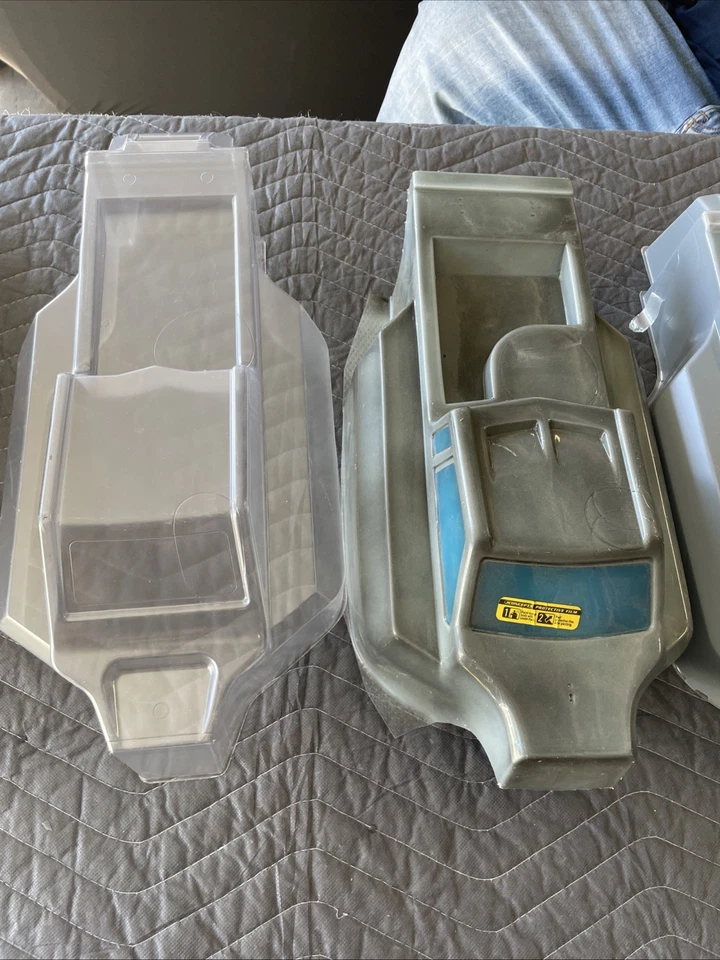 Mugen 1/8 MBX8TR Truggy Body Lot 4 Pcs - Image 2 of 4