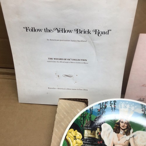 1979 Wizard of Oz Follow the Yellow Brick Road Glinda The Good With Plate 8.5" - Picture 4 of 5