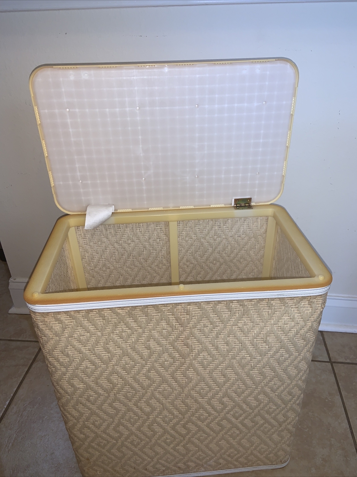 VINTAGE Wicker Hamper by Burlington Basket Company, MCM Hamper, 22.5x20