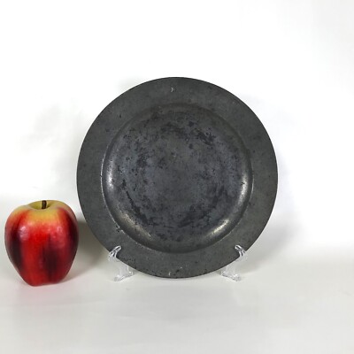 フランスアンティーク　Pewter Plate Vintage French Pewter Wall Plate With Coat of Arms | Chairish