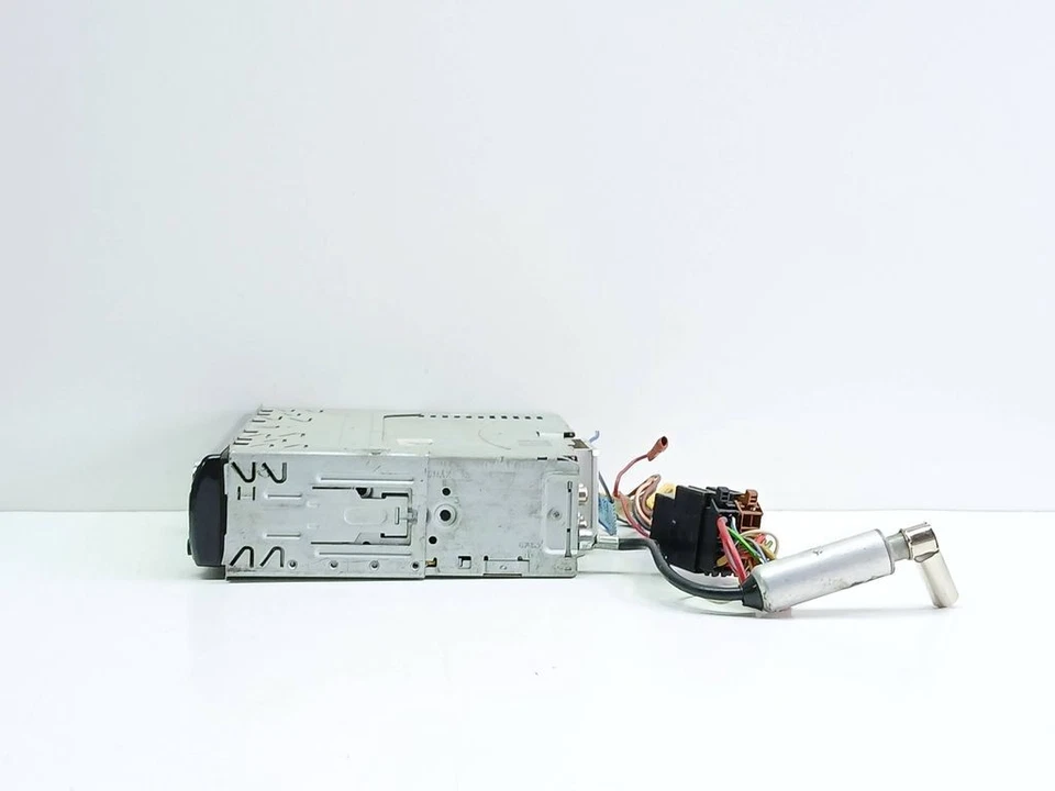 Volkswagen PASSAT B5 1998 Radio / CD-Player / DVD-Player / Navigation UST121805 Foto 2 de 4