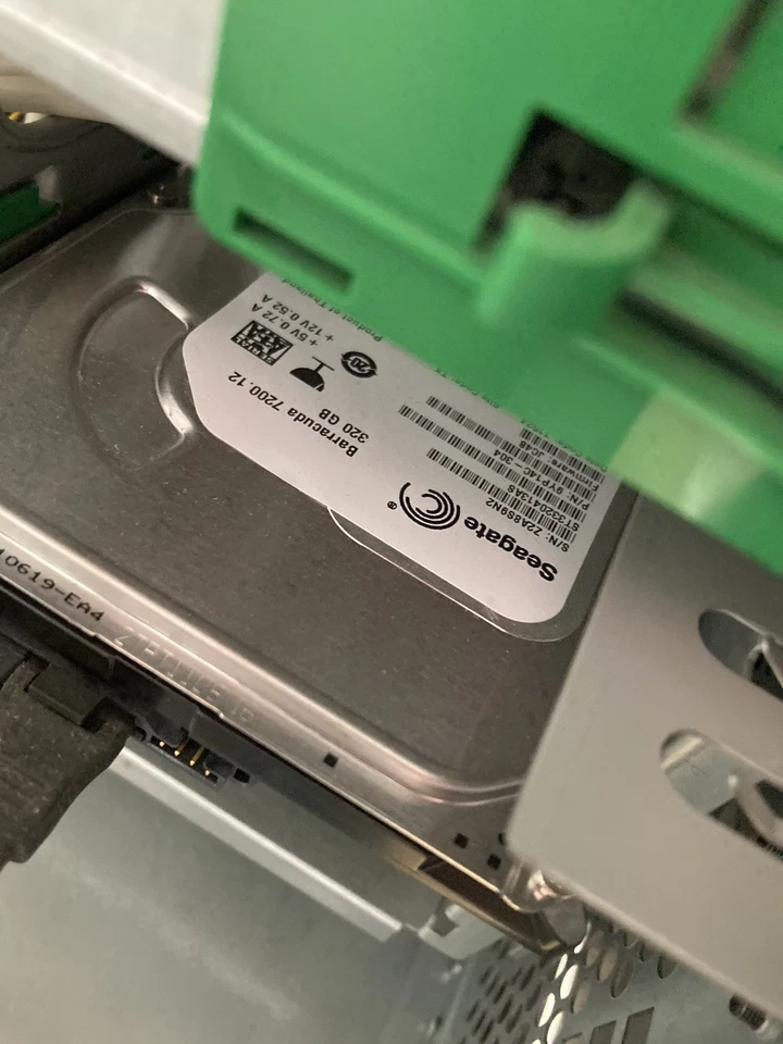 HP Desktop Pavillion D4995 320GB HDD 4GB DDR2 Core 2 Quad 2.4GHz Windows XP - Image 4 of 4