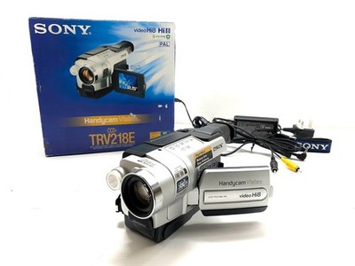 SONY CCD-TRV218E Hi8 Tape Analogue Video Camera HANDYCAM Complete BOXED SET