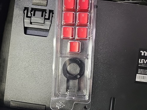 Thermaltake KB-LVT-SSSRUS-01 Level 20 RGB Titanium Gaming Keyboard Speed Silver - Picture 6 of 6