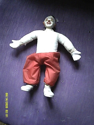 Ancien petit clown doudou   chiffon et  céramique.  23 cm. - Photo 1/4