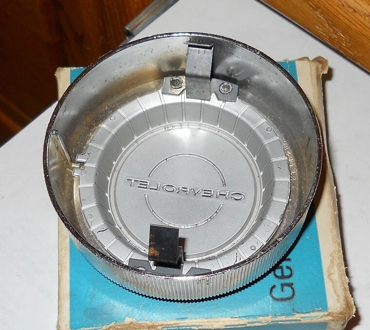 Chevrolet Biscayne 1965 botón de bocina nuevo de lote Foto 2 de 3