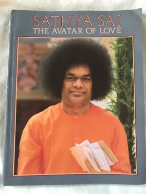 THE AVATAR OF LOVE by SATHYA SAI - PRASANTHI - P/B- 