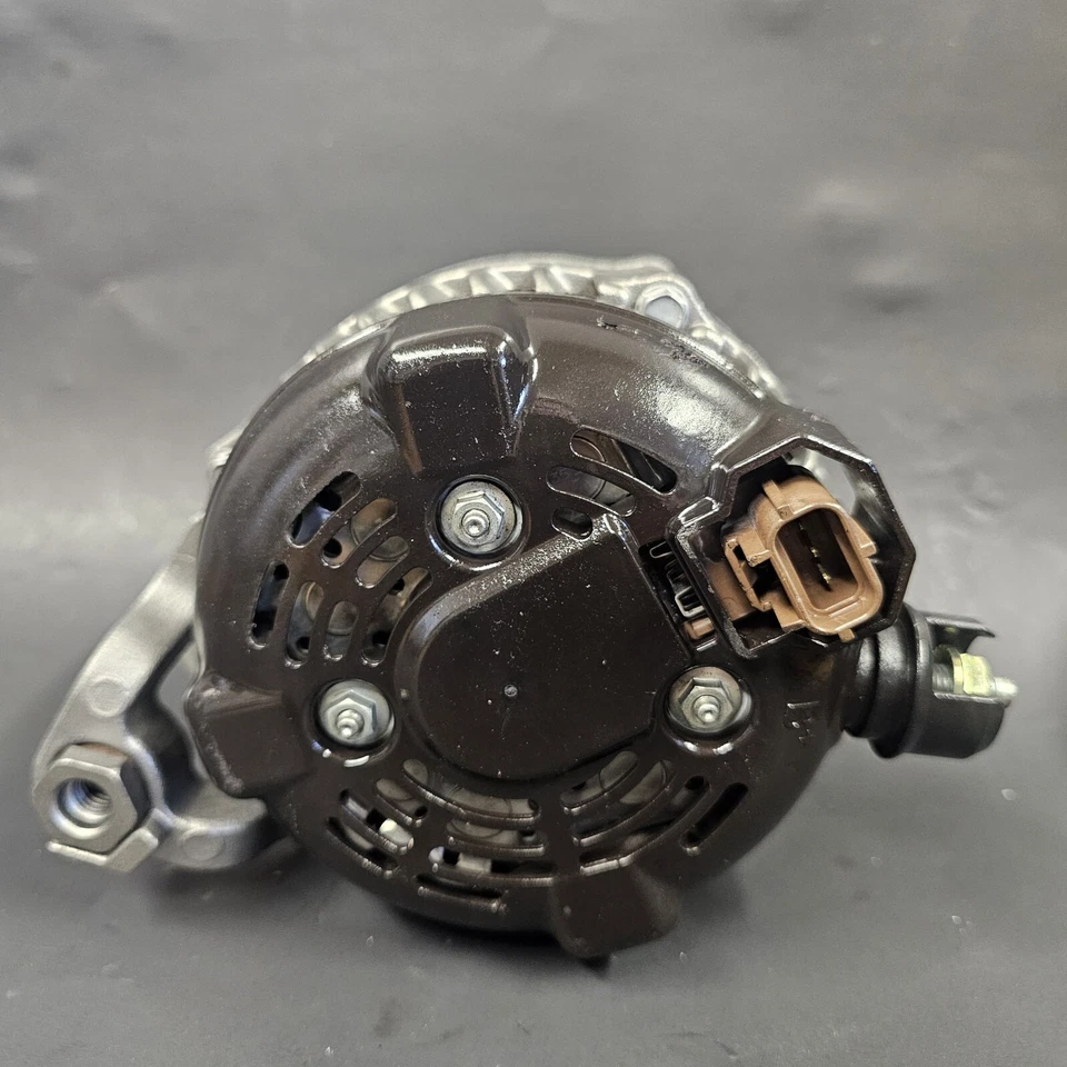 Alternador de transmisión manual Ford Mustang V8 2011 a 2014 5,0 litros VIN F OEM Reman Foto 2 de 4