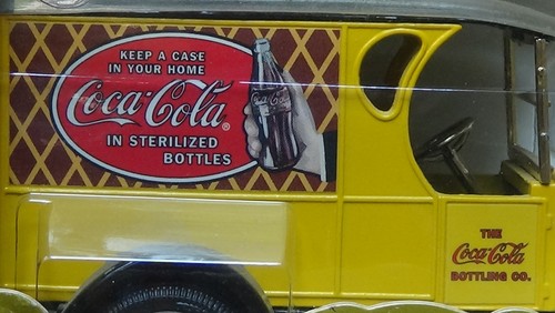 ERTL Coca Cola 1923 Chevy Van Delivery Truck Locking Bank NEW in Box #9432 - Picture 3 of 6