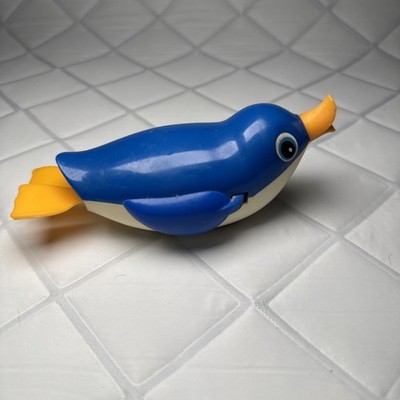 Vtg  70 s TOMY Wind-Up Penguin Toy Blue and White Plastic Animal WORKS