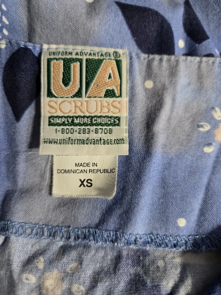 Blusa Médica UA Talla XS-Azul/Blanco INVIERNO Copos de Nieve-Pecho 20.5"/L 25" Foto 3 de 4