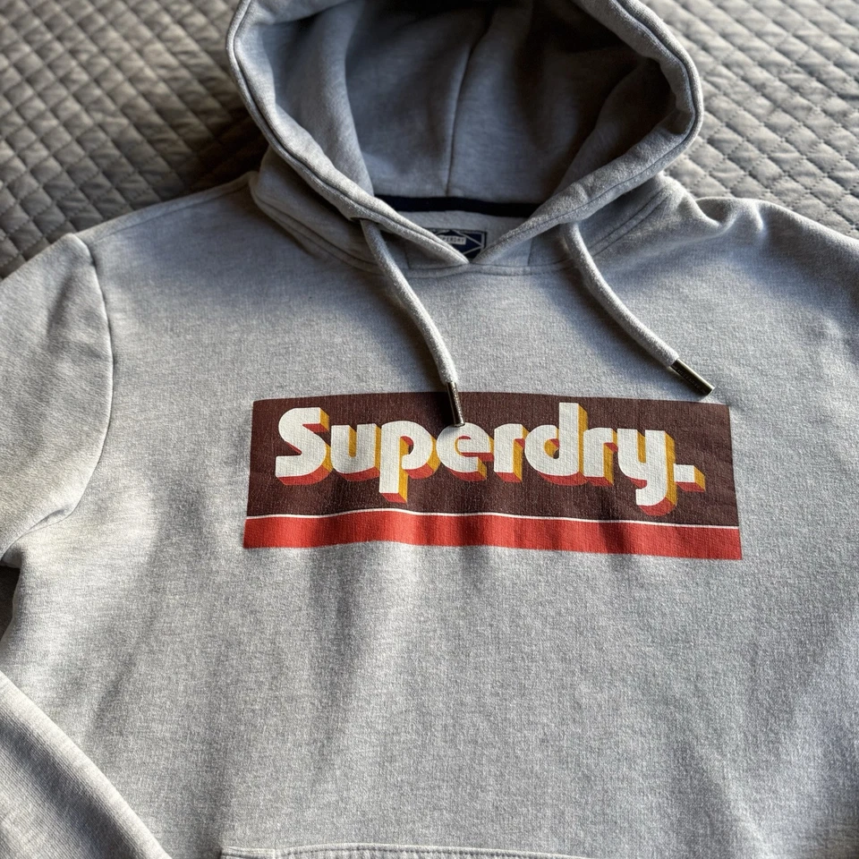 Superdry Sudadera con Capucha Gris Pullover Hombre Mediano Retro Spellout Serigrafía Logo Foto 2 de 4