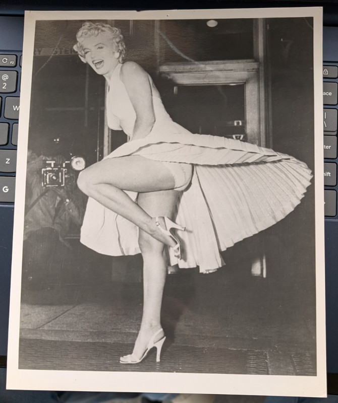 Classic 8x10 Movie Glossy MARILYN MONROE from "Seven Year Itch"